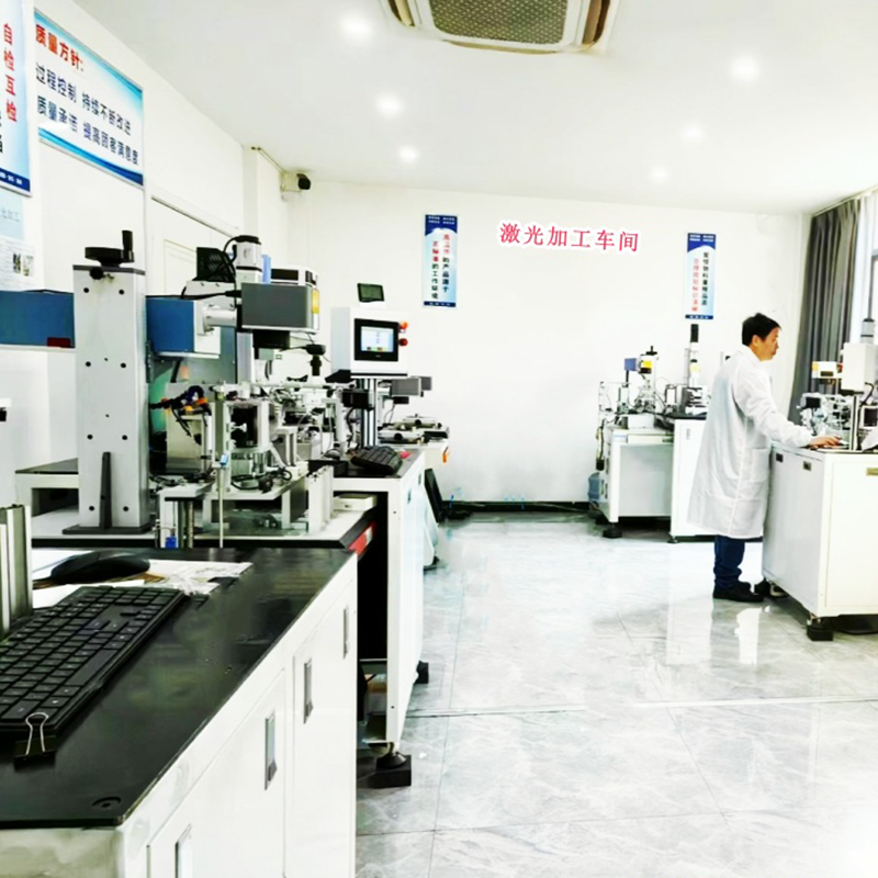 精密レーザー微細孔加工装置